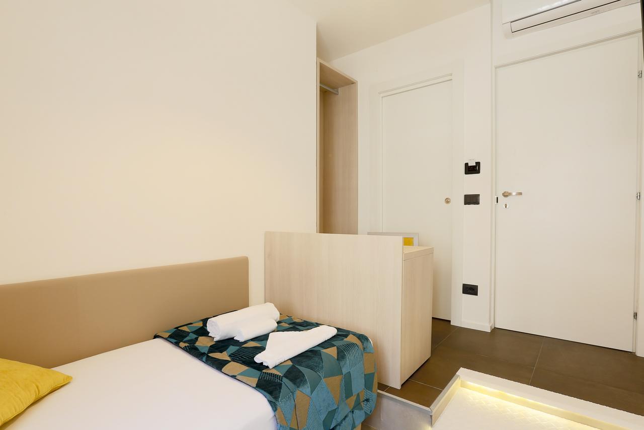 Small Double or Twin Room,718619329:JPEG