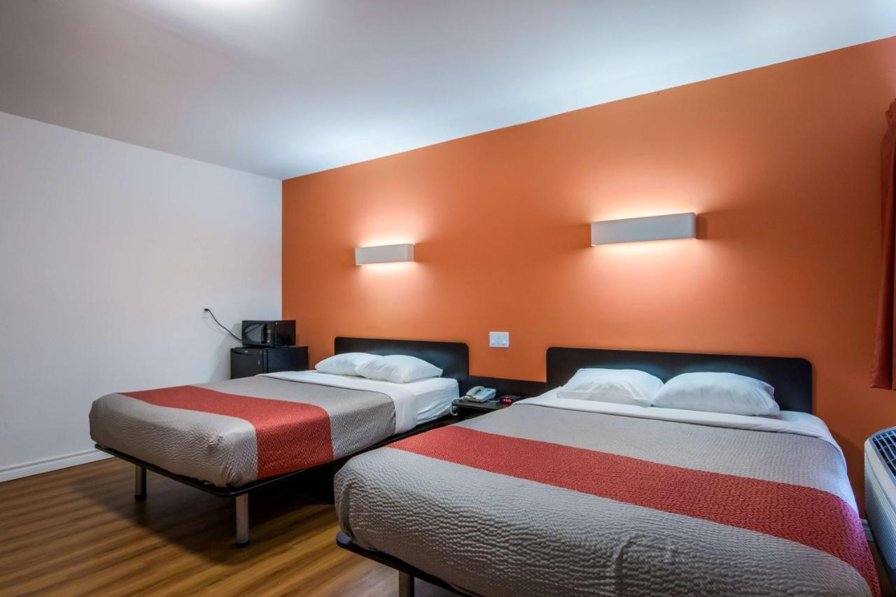 Deluxe Queen Room with Two Queen Beds - Non-Smoking