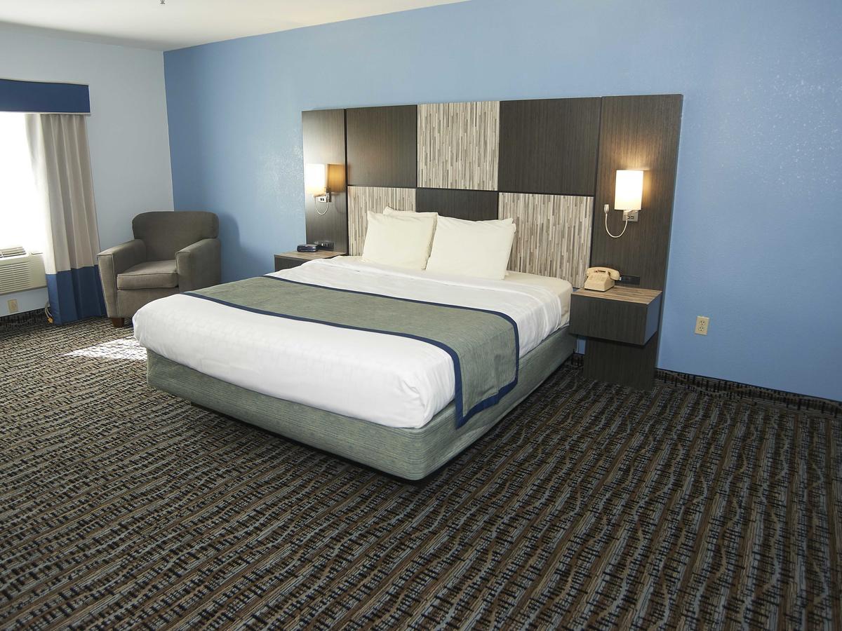 Accessible Suite King Bed
