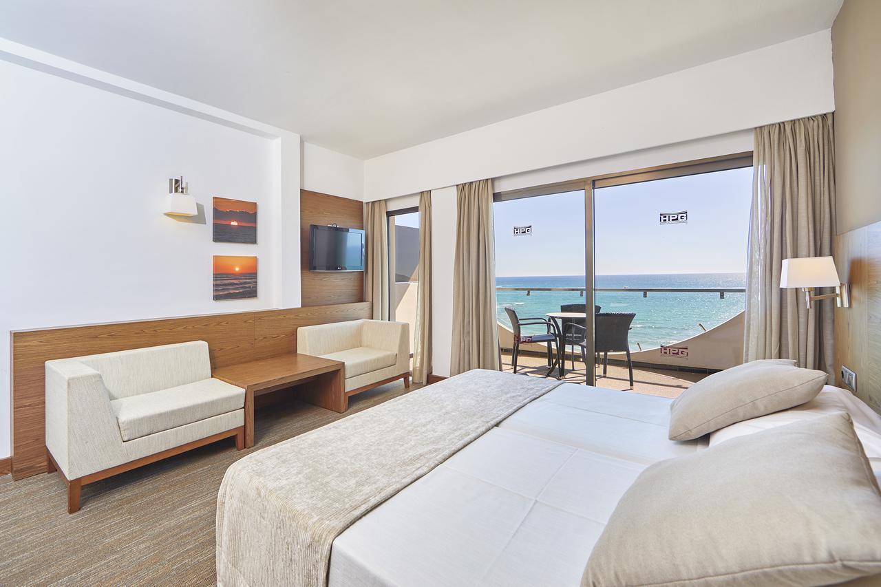 Superior Tweepersoonskamer met 2 Aparte Bedden, een Balkon en Uitzicht op Zee