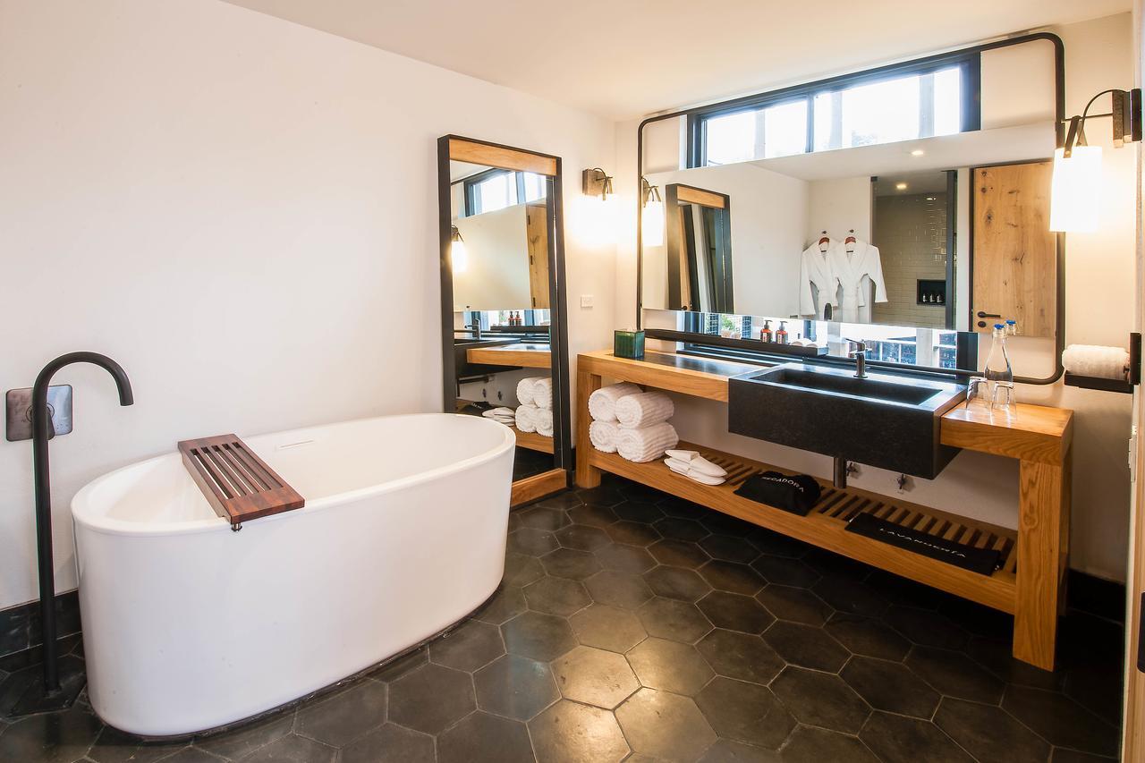 Superior King Suite