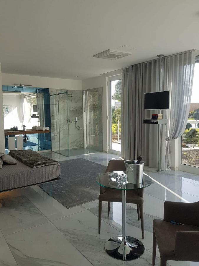 Deluxe Suite with Spa Bath