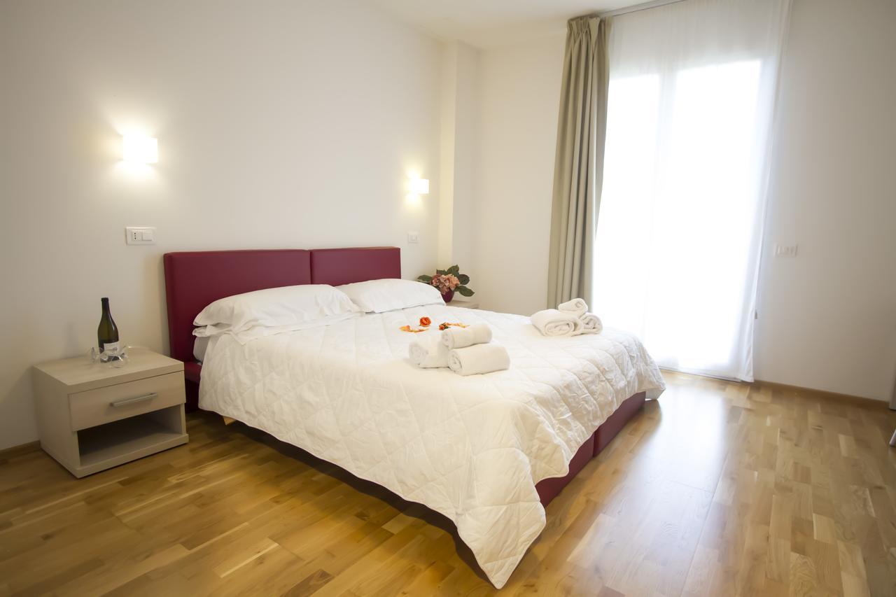 One-Bedroom Deluxe Apartment