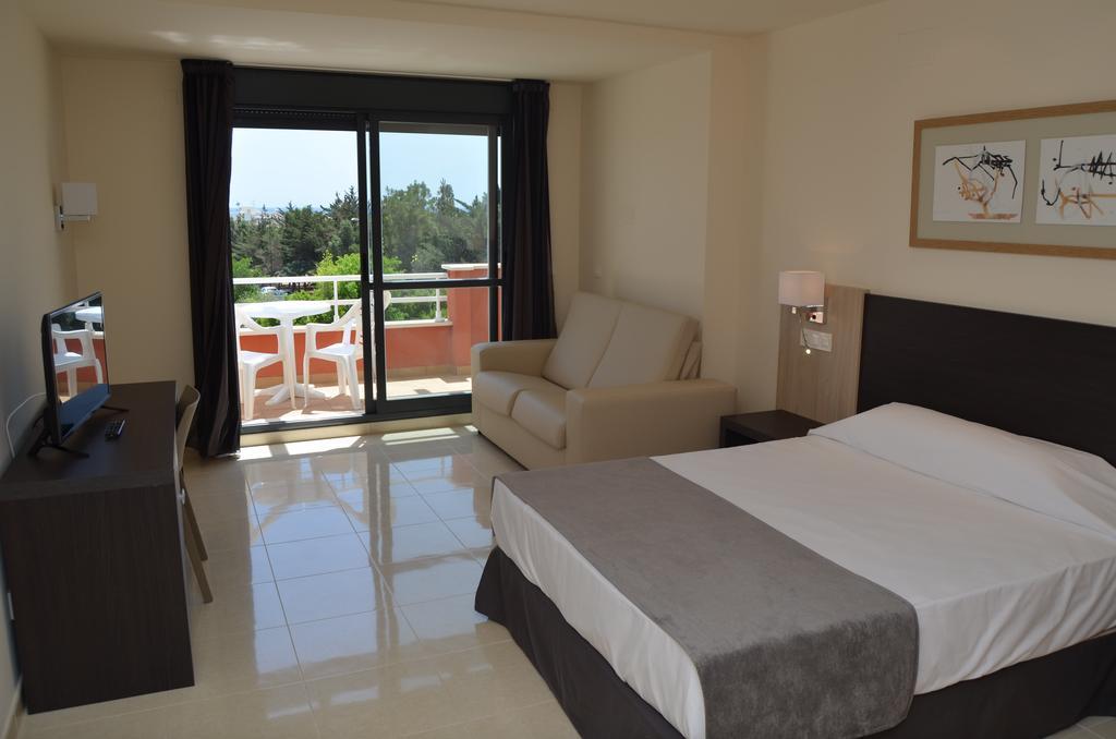 Triple Room (3 Adults)