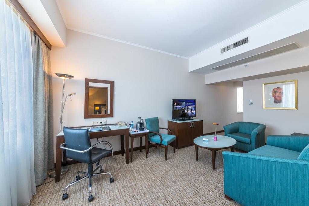 Suite with City View,733210540:JPEG
