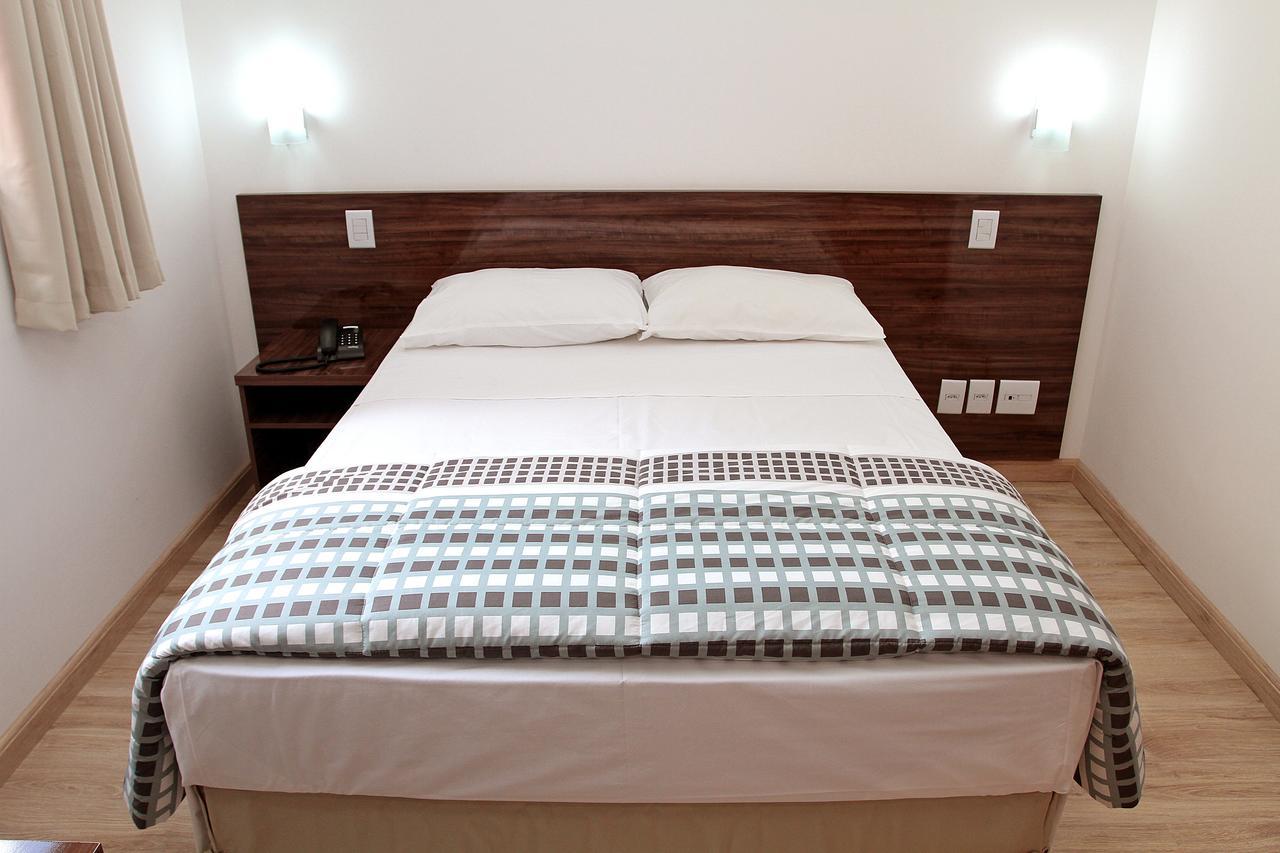 Quarto Duplo Deluxe com 1 Cama de Casal