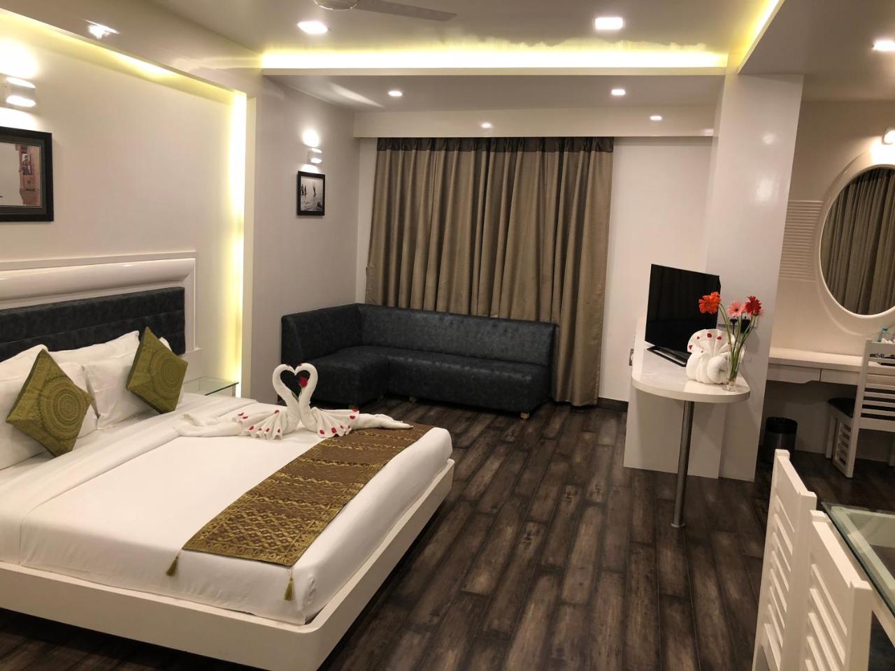 Deluxe King Suite