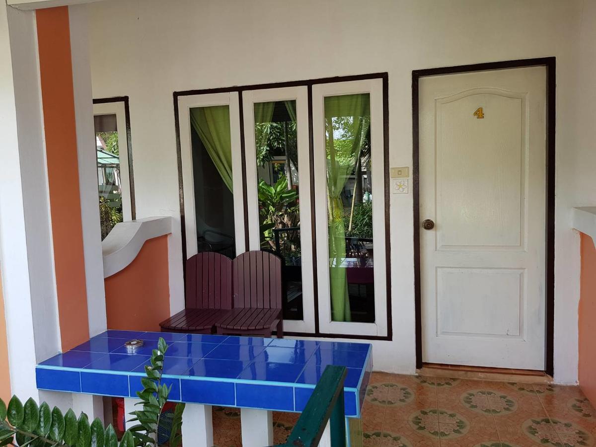 Family Room (3 Adults)