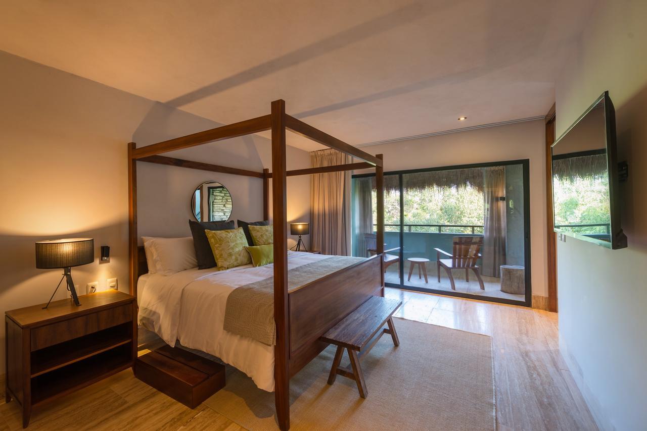 One-Bedroom King Suite Balcony 2