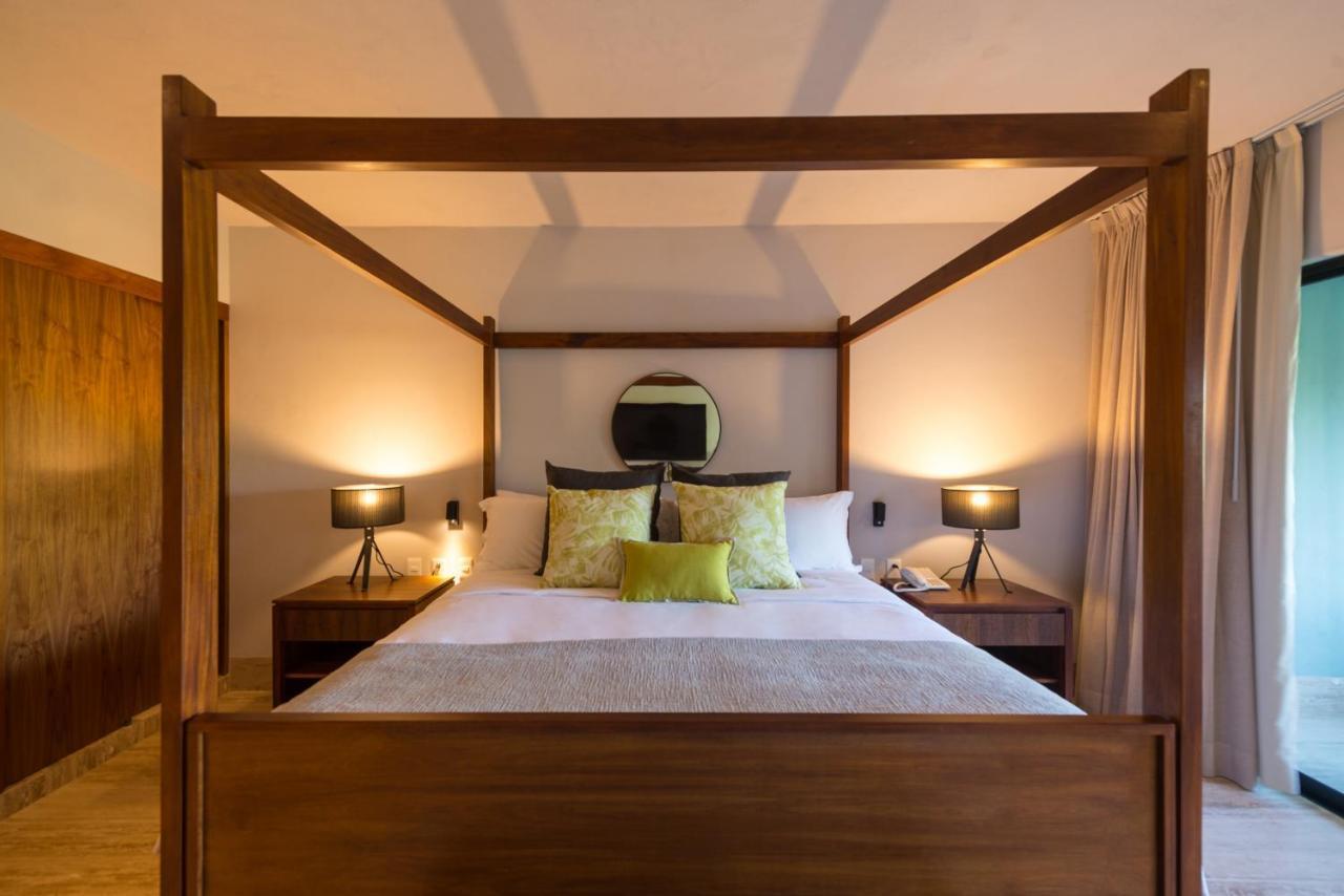 One-Bedroom King Suite Balcony 2