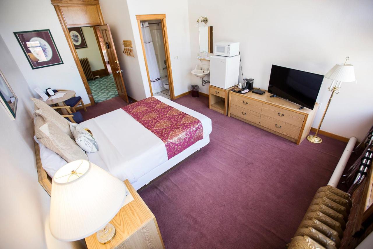 Standard Queen Room