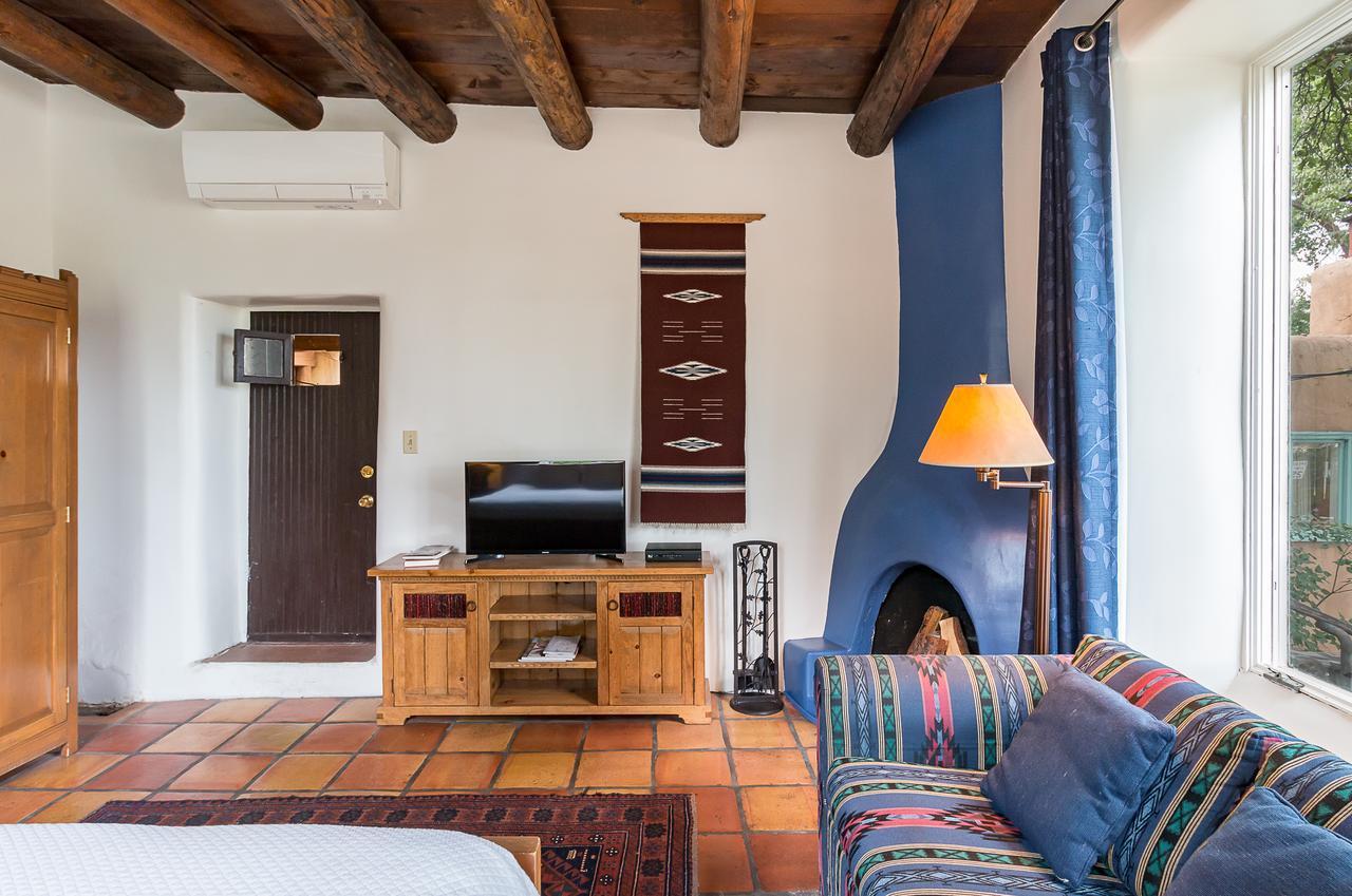 Habitación con cama grande
