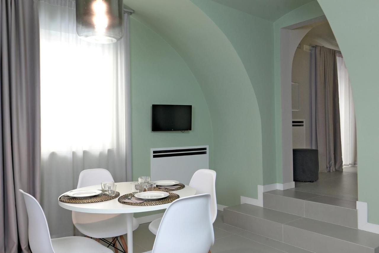 Family Room,723459436:JPEG