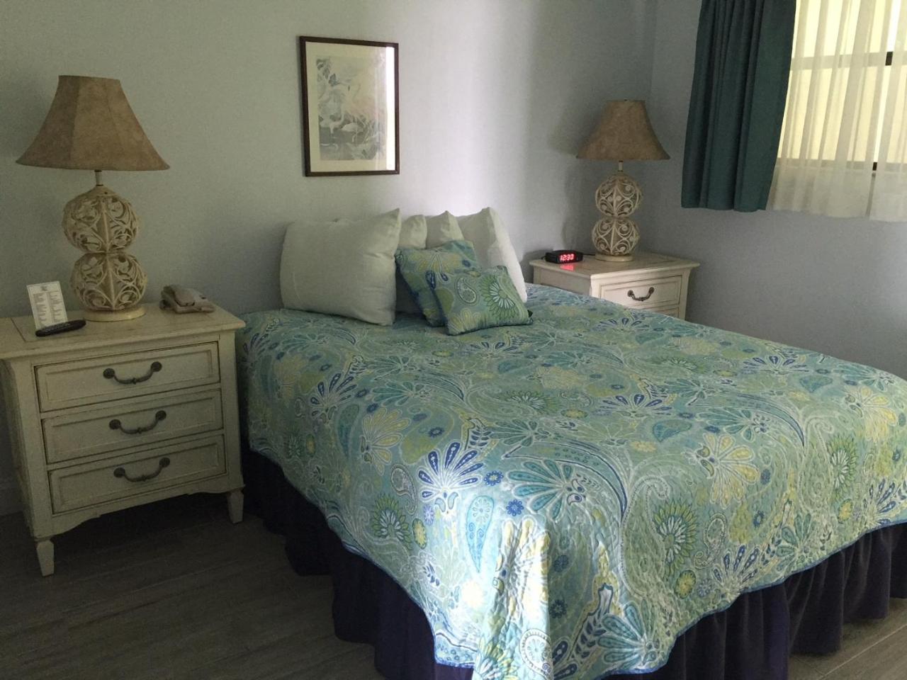 1 Queen Bed 2nd Floor Pool View Balcony