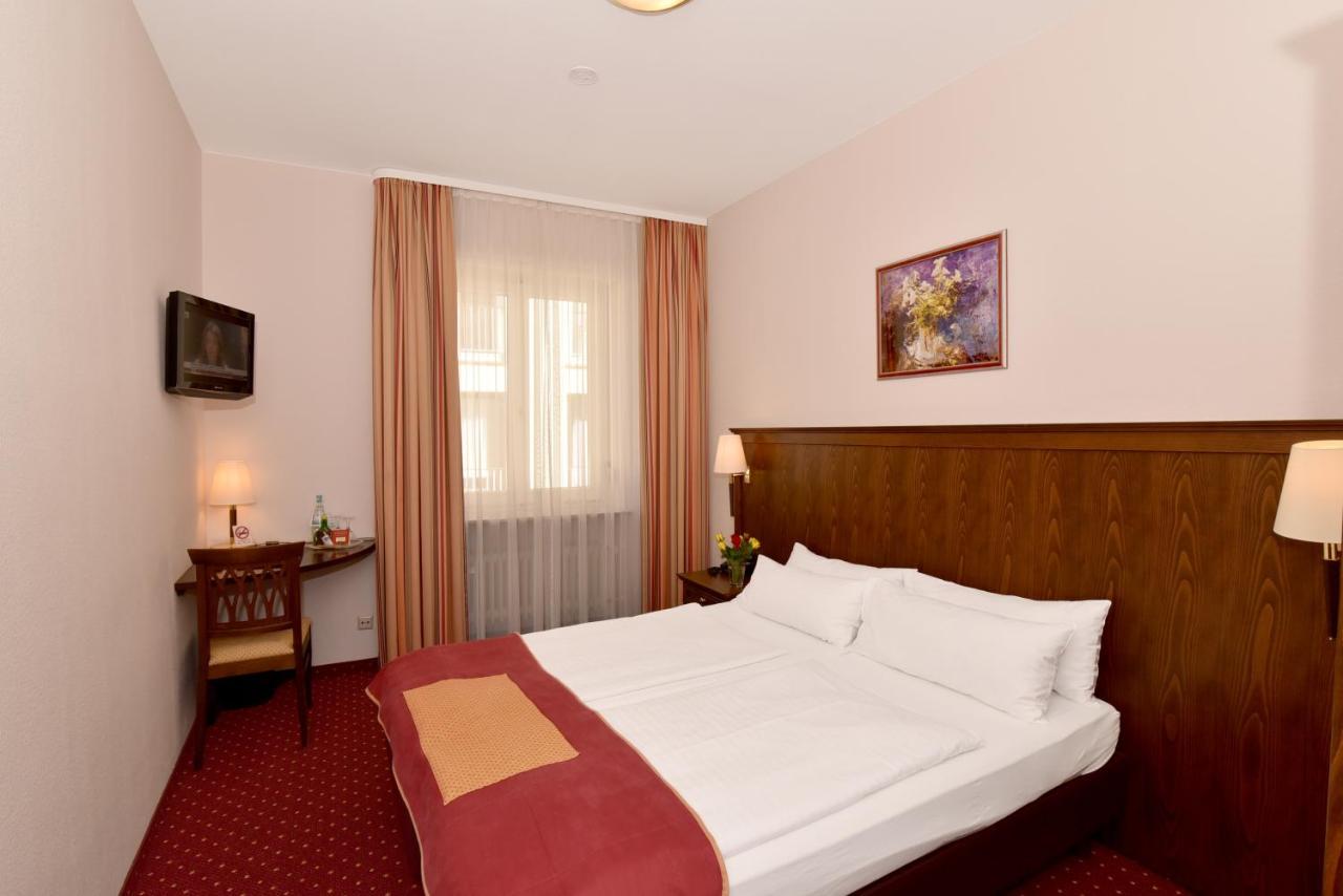 Economy Double or Twin Room,664002189:JPEG