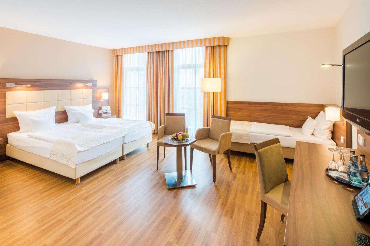 Familienzimmer mit 1 Doppelbett und 1 Schlafsofa