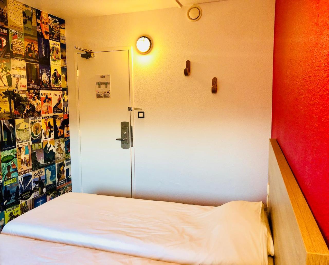 Side-Car Twin Room with Shared Bathroom