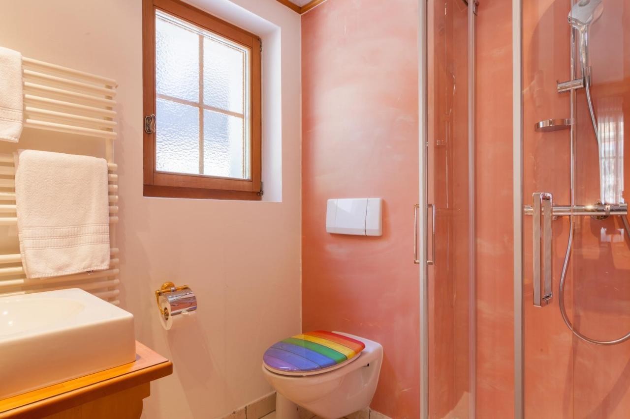 Single Room,724142056:JPEG