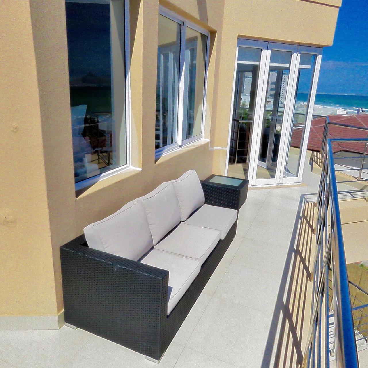 Superior King or Twin Suite with Island & Sea View