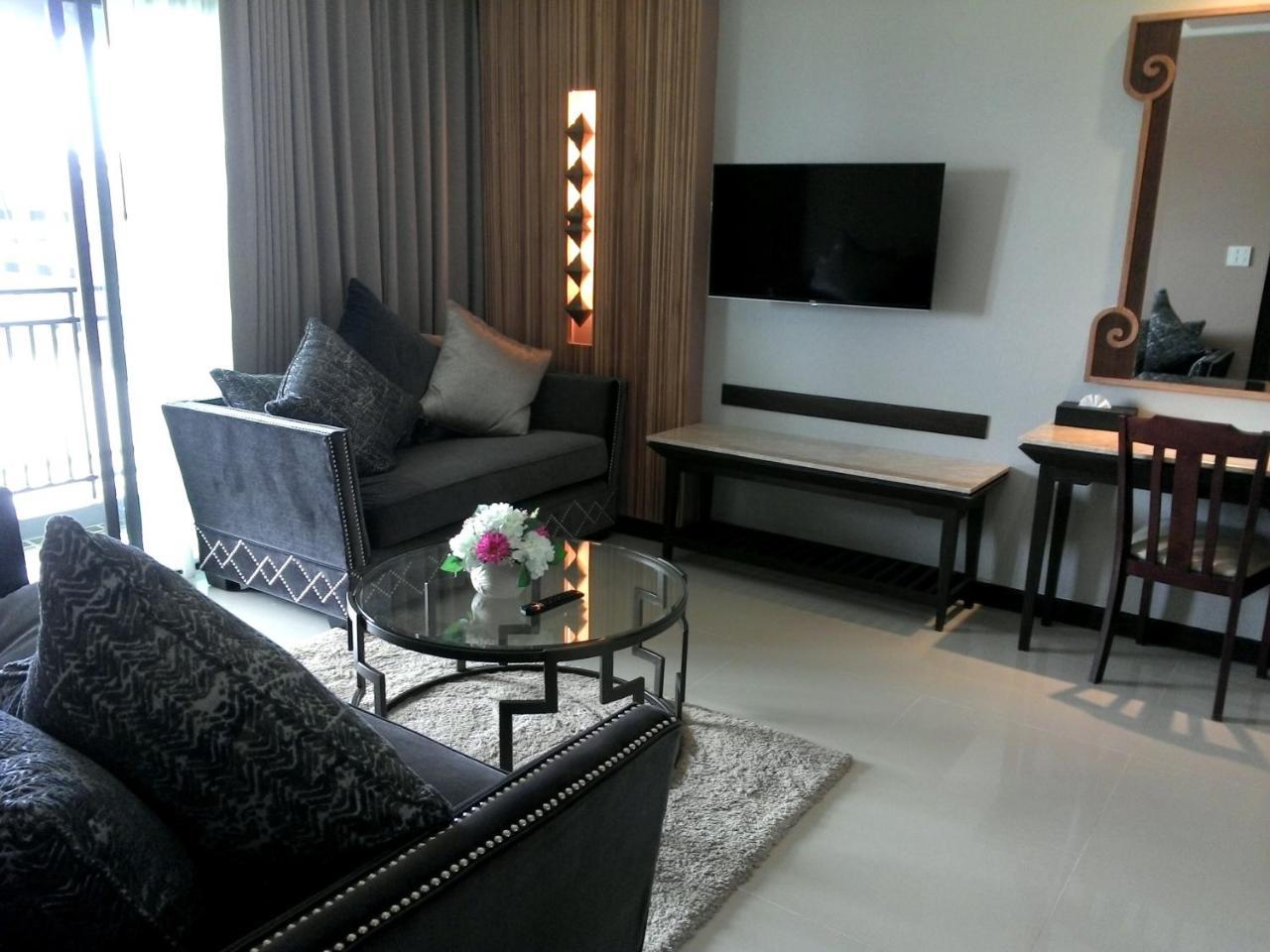 Executive Suite,725904448:JPEG