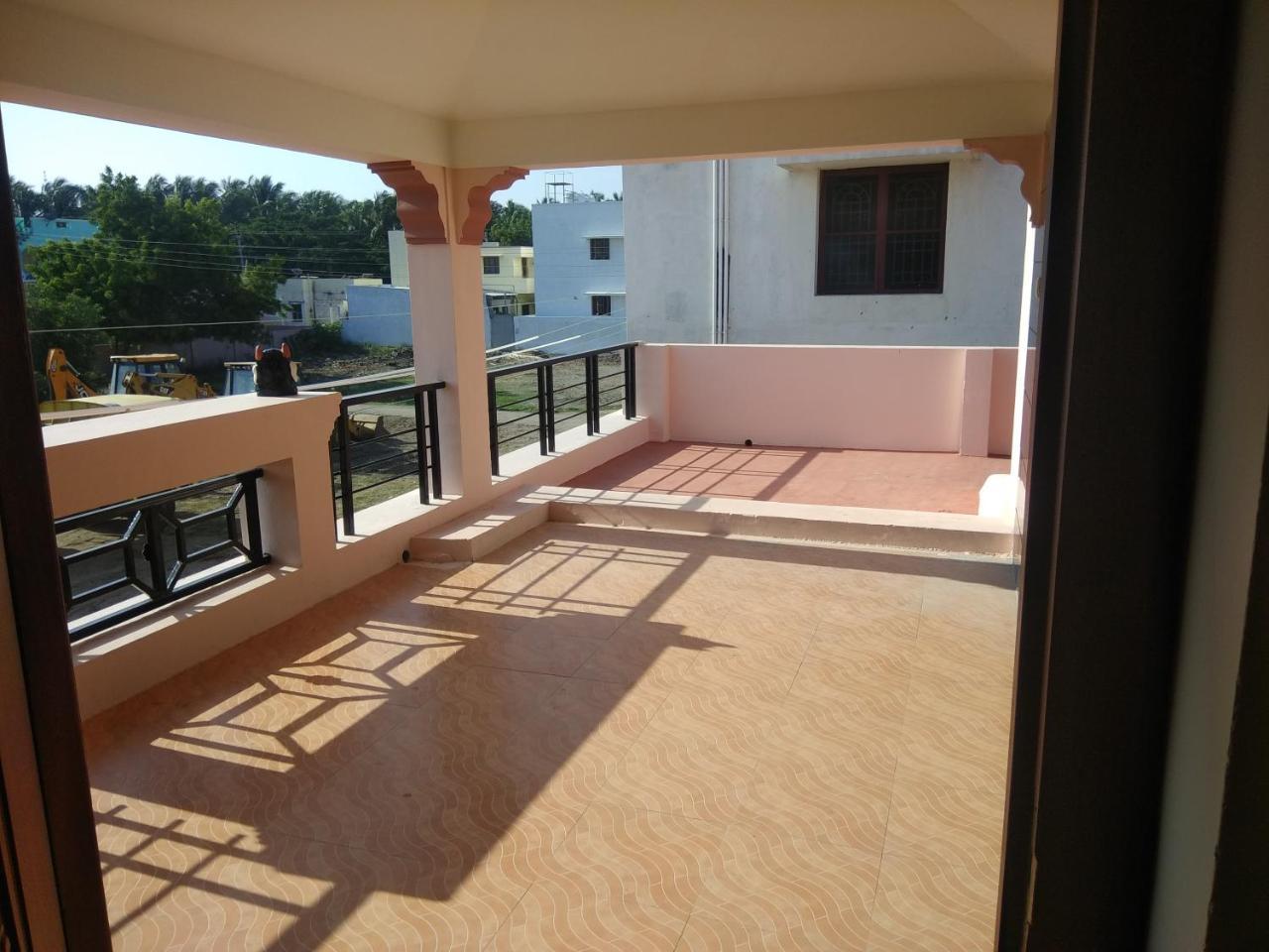 Deluxe Double Room (2 Adults + 1 Child)