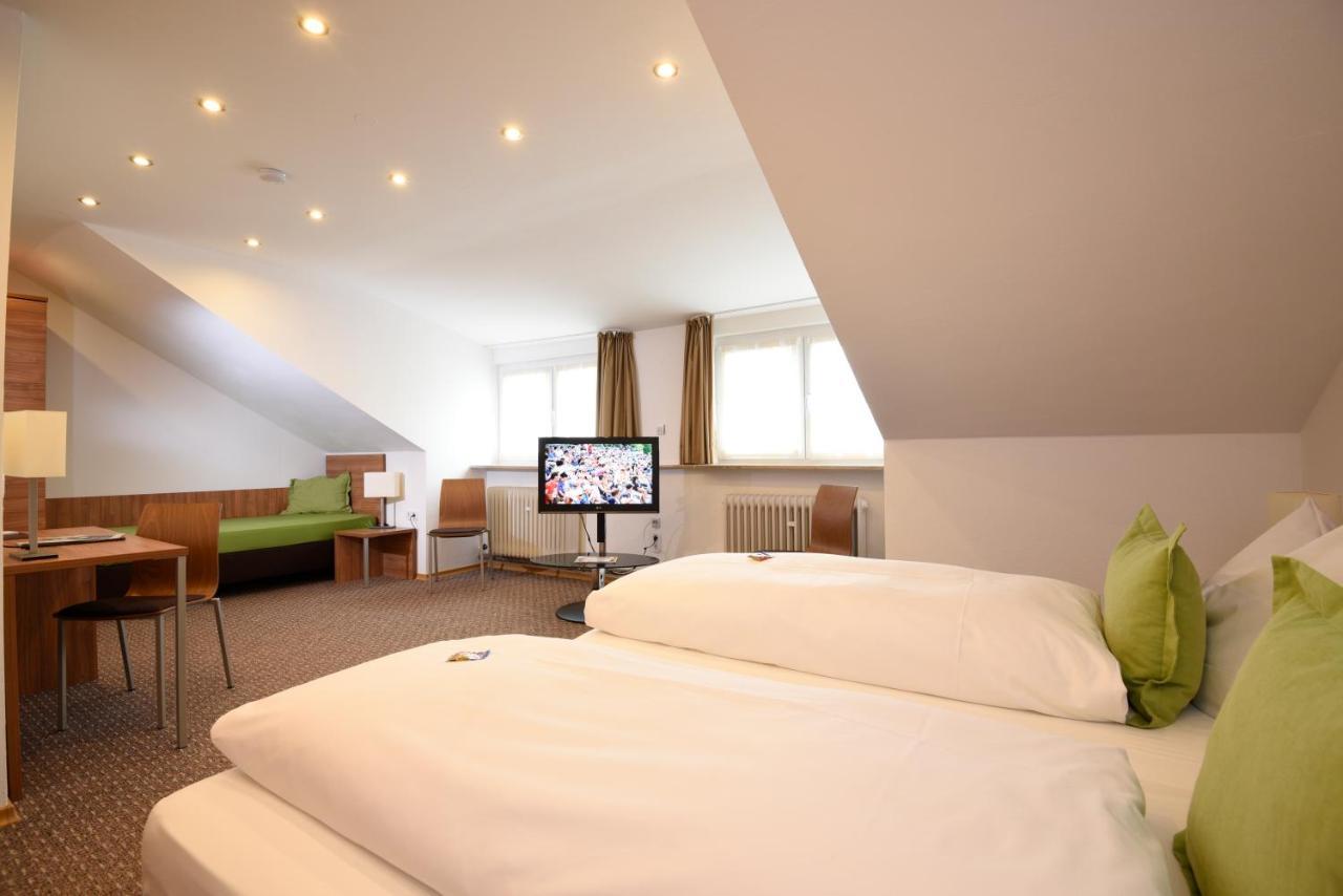 Dreibettzimmer mit Bad