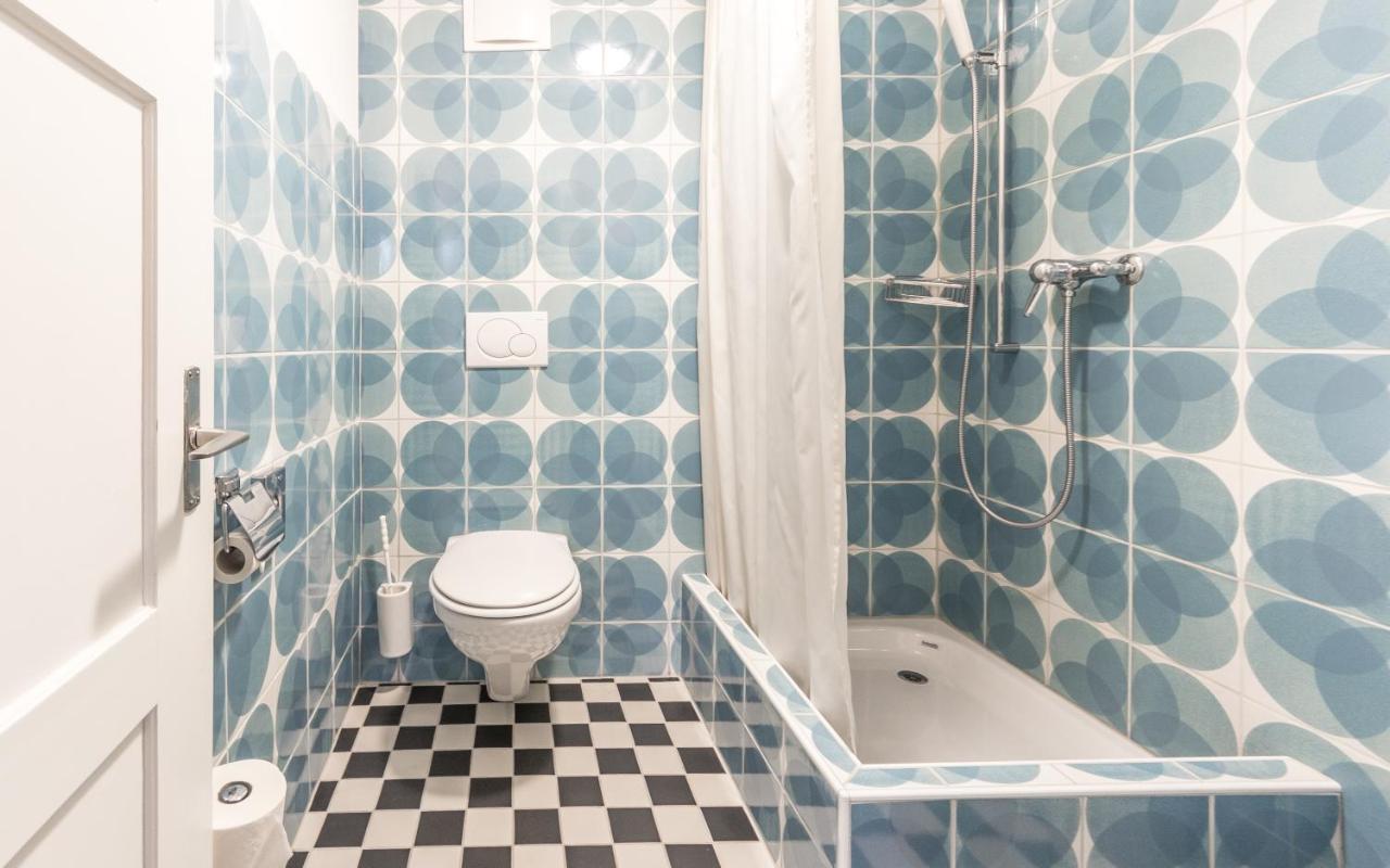 Quadruple Room Shower,1024409725:JPEG