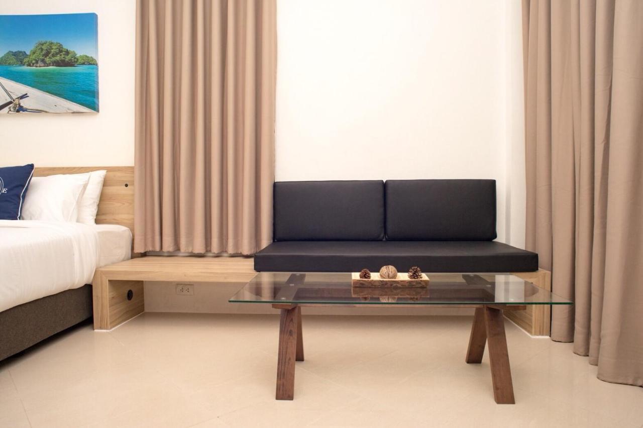 Deluxe King Room with Balcony and Sea View