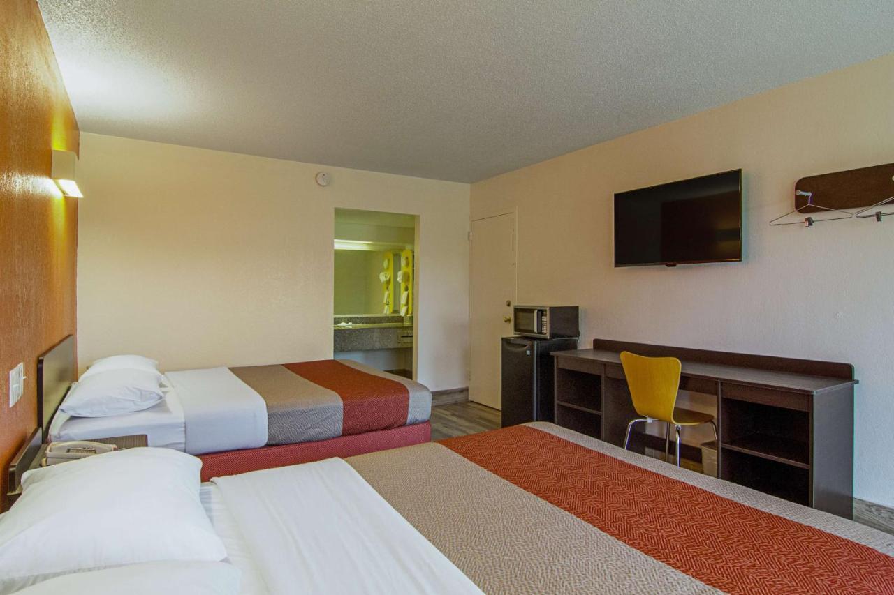 Queen Room Two Queen Beds Non-Smoking