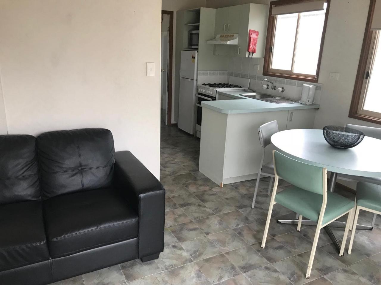 Holiday Cabin (Pet Friendly)