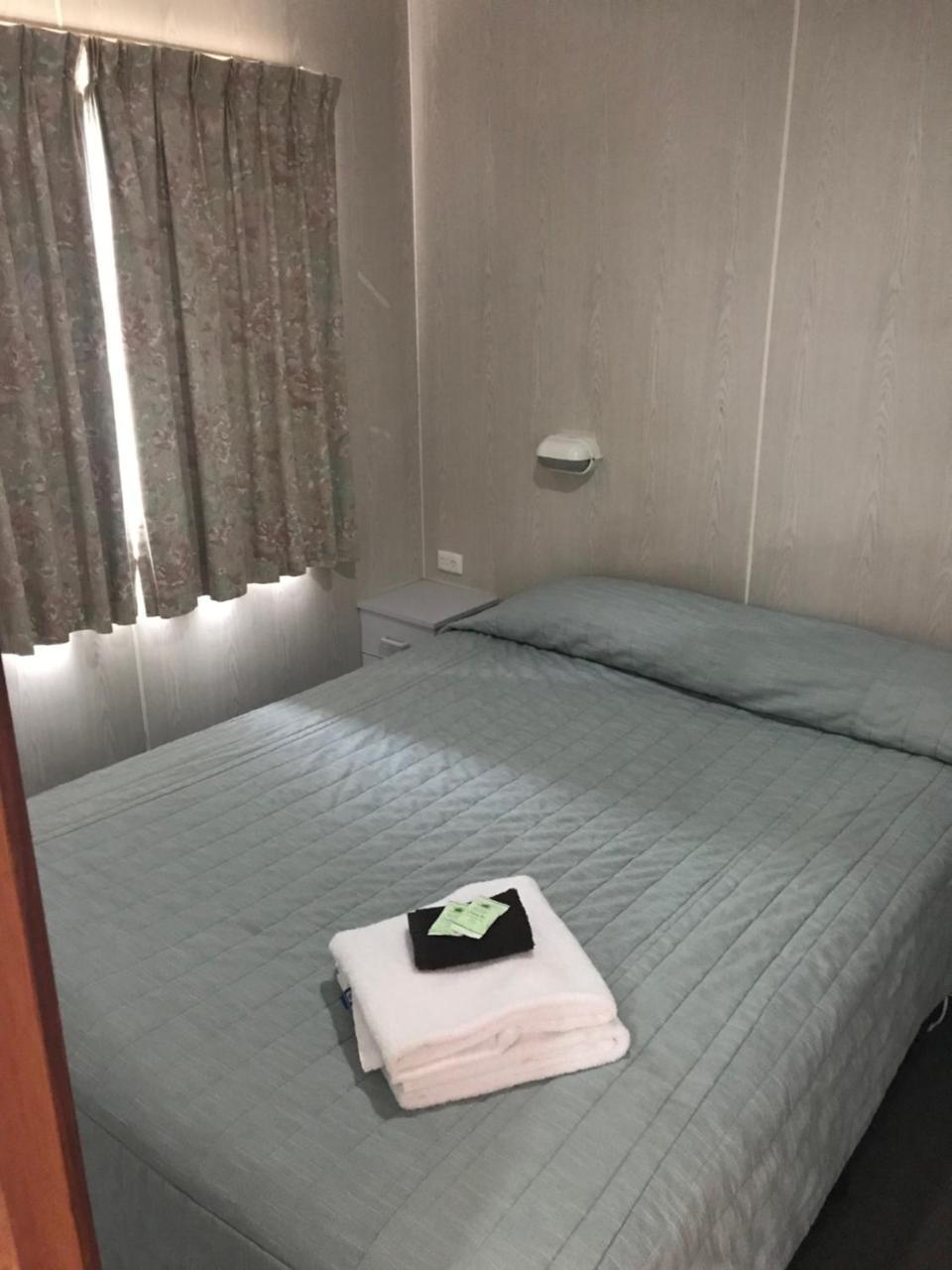 Holiday Cabin (Pet Friendly)