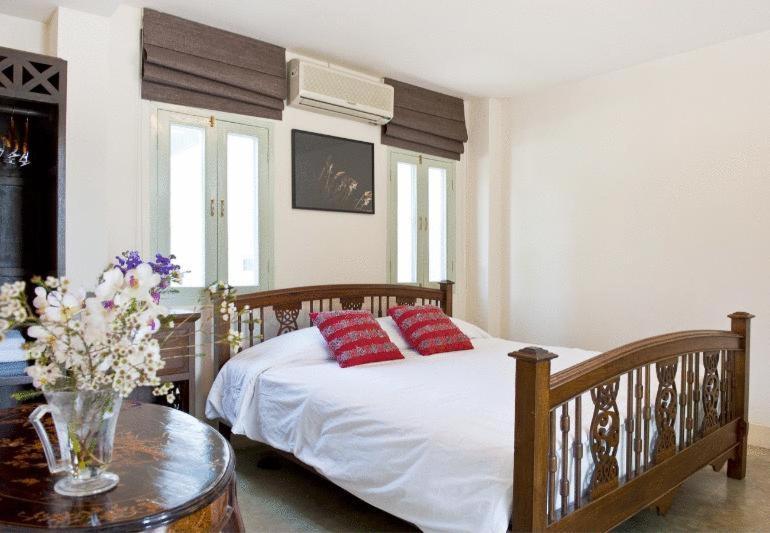 Deluxe King Room with Sunroom