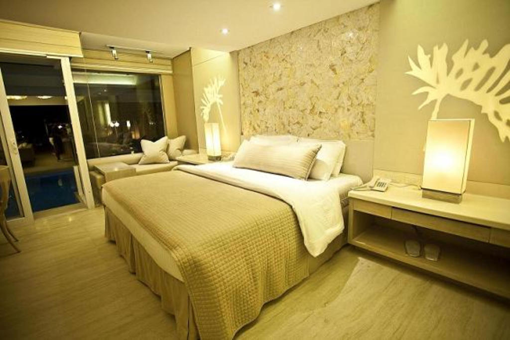 Deluxe Double Room with Pool Access