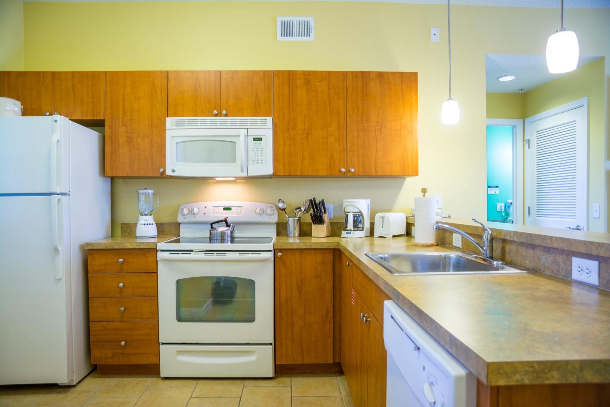 One Bedroom Condo with Sofa Bed - Full Kitchen