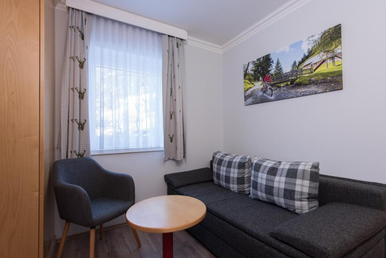 Family Room (2 Adults + 2 Children)