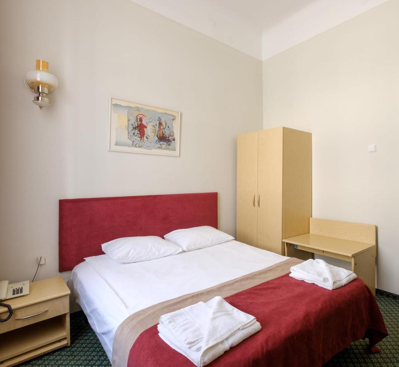 Single Room,1212127825:JPEG