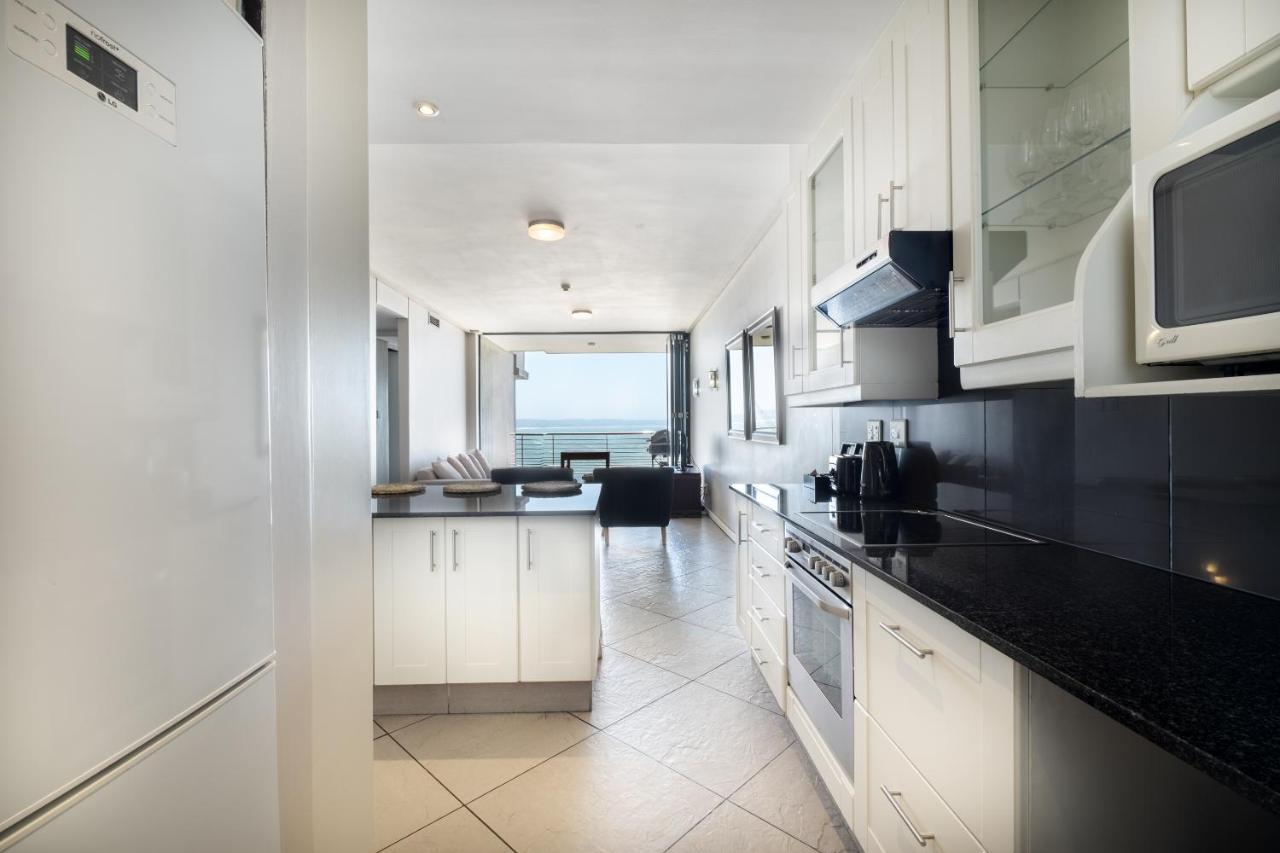 Deluxe Two-Bedroom Apartment with Seaview Balcony