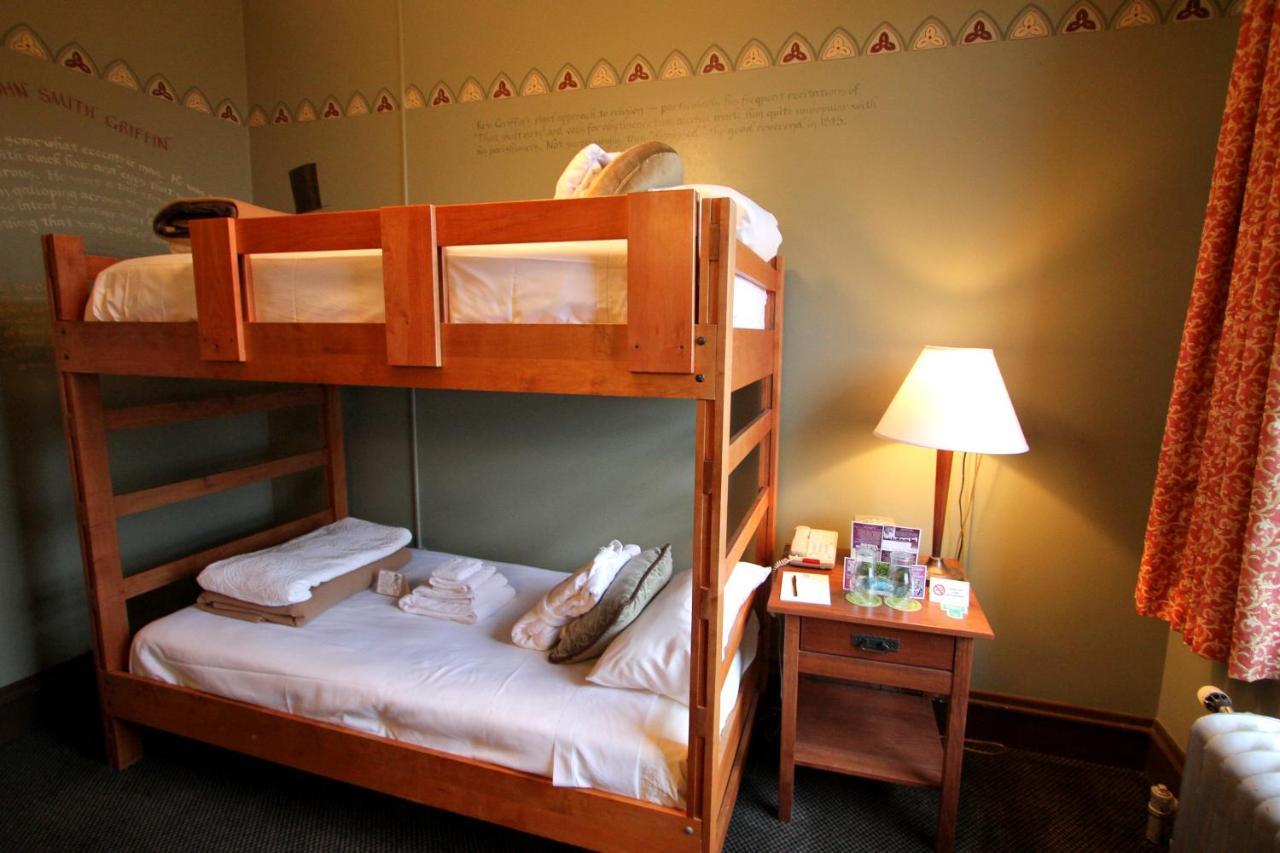 Mixed Dormitory Room