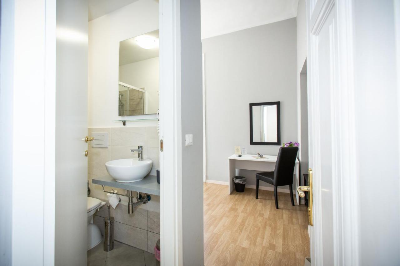 Double Room,736081846:JPEG