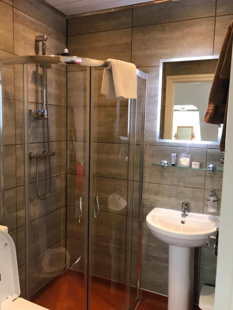 Twin Room Private Bathroom