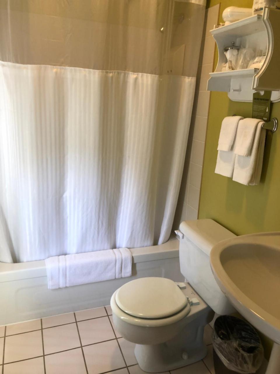 Standard Queen Room