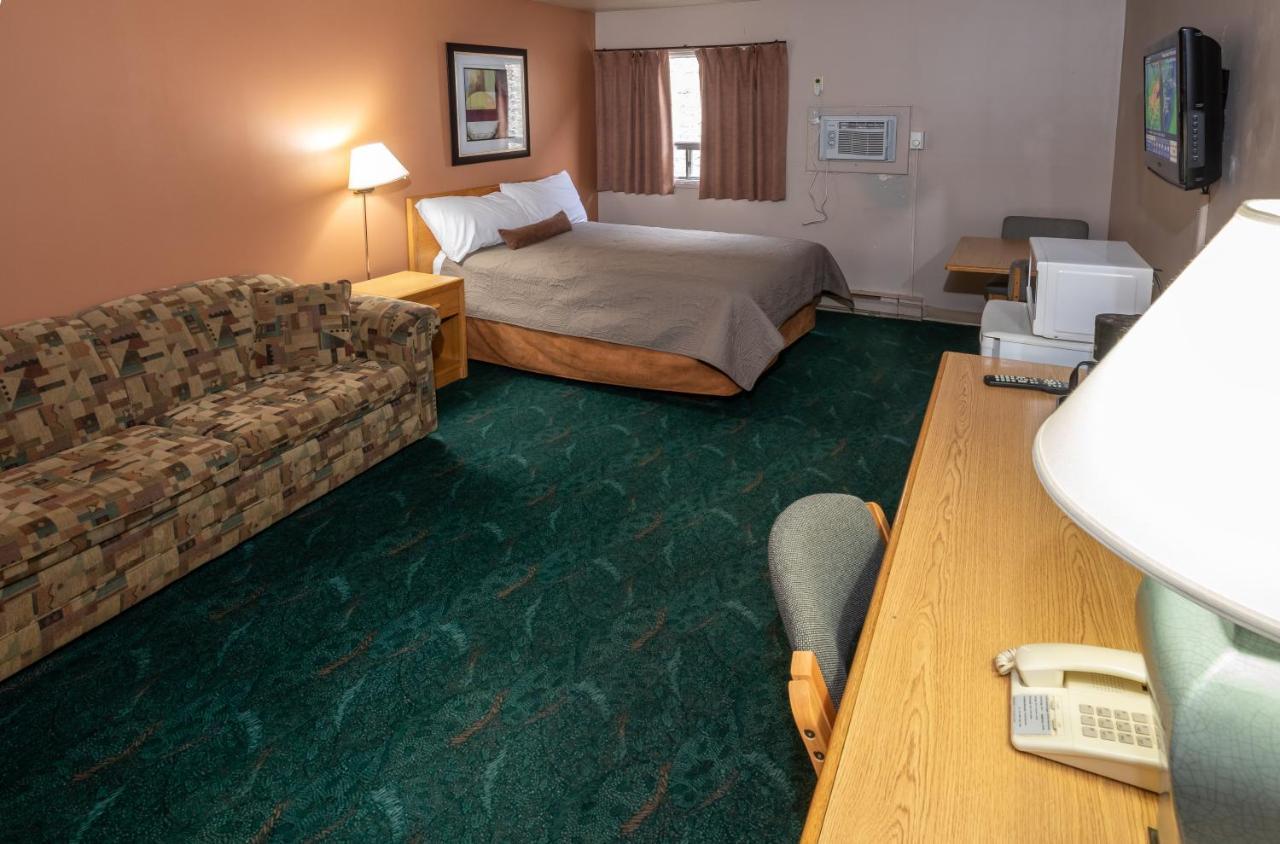 Deluxe Queen Room - Non-Smoking