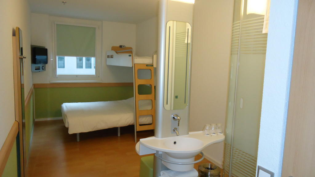 Standard Room with 1 Double and 1 Single Bed,73703699:JPEG
