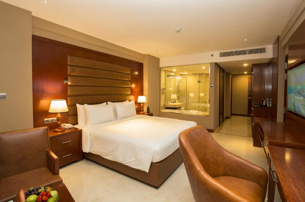 Signature Plus Sea View King Room Complimentary City Tour & Access to Beach Lounge