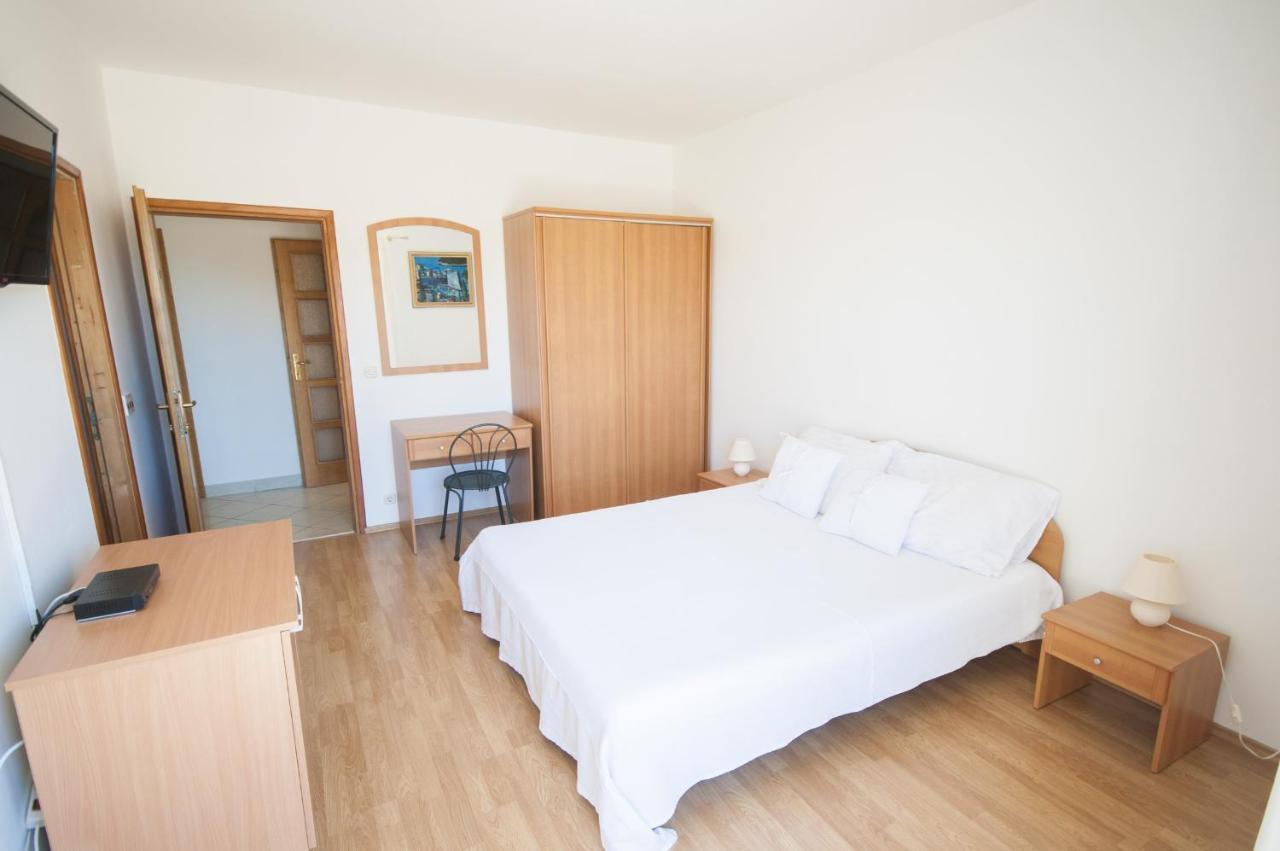 Doppelzimmer mit Poolblick