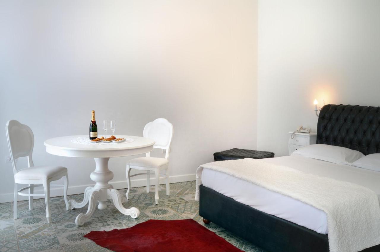 Queen Suite with Spa Bath