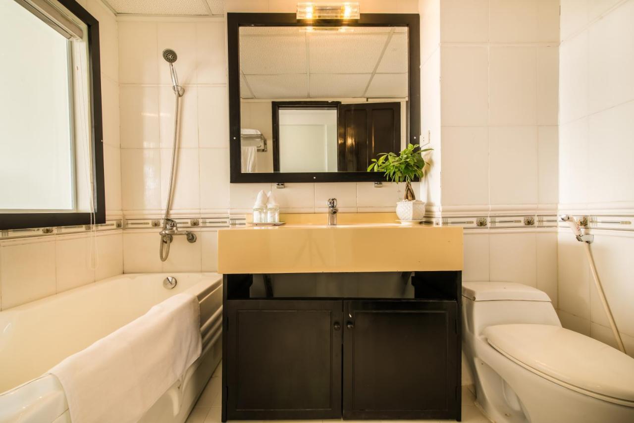 Double Room with free breakfast, dinner and laundry
