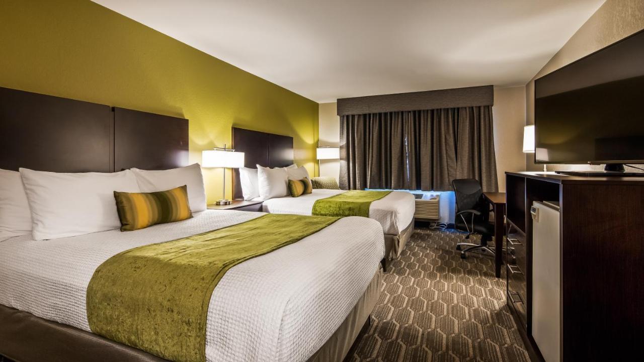 Queen Room with Two Queen Beds - Non-Smoking