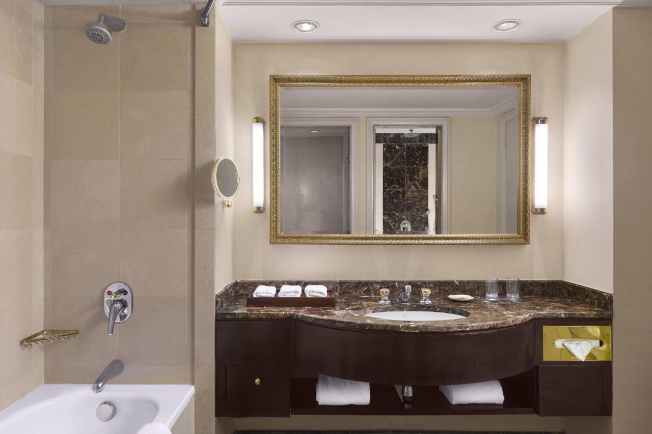 Royal Süit - 1 Kral Boy Yataklı, Şehir Manzaralı, Balkonlu + Club Lounge'a Giriş