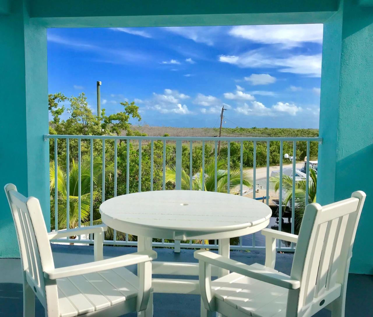 Island View Studio Off Main Property Accessible